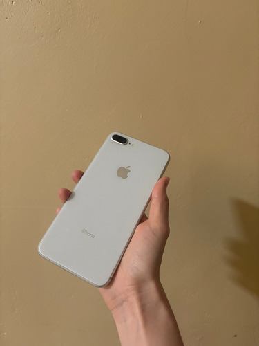 iPhone 8 Plus + Cargador (Usado)
