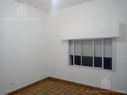 Imagen 4 de 9 de Casa 3 Ambientes Venta Caseros Oportunidad