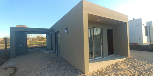 Casa A Estrenar! 3 Dormitorios! Moderno Diseño! Financ. Bhu