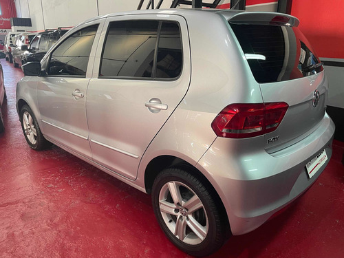 Imagen 3 de 14 de Volkswagen Fox 2015 1.6 Confortline Saf