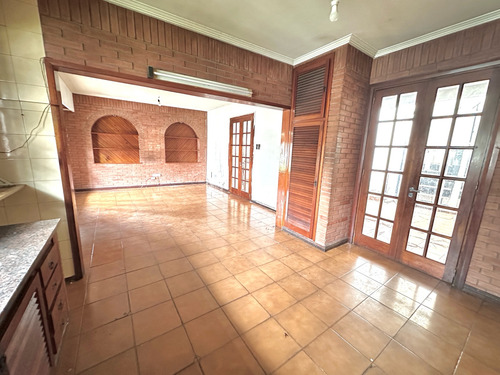 Casa Con Local En Venta De 5 Ambientes En Quilmes Oeste