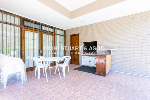 Casa En Alquiler De Temporada Playa Mansa Con 3 Dormitorios