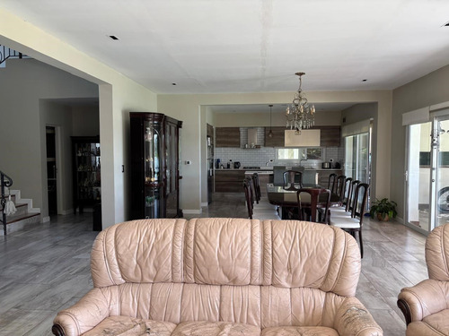 Casa En Venta A La Laguna En El Cantón, Escobar, G.b.a. Zona Norte