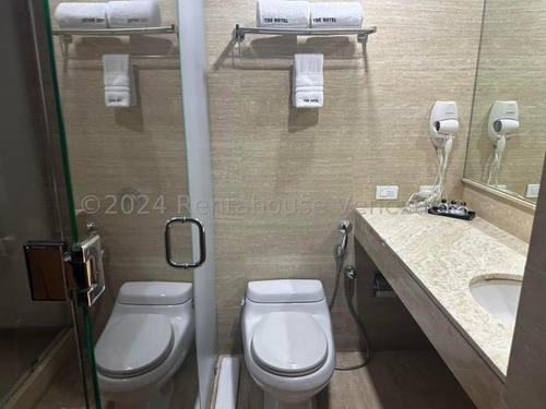 Leandro Manzano Edificio Comercial En Venta El Rosal Mls #24-21181 Mb