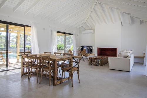 Casa 4 Dormitorios En Pinar Del Faro, José Ignacio- Ref: 2646