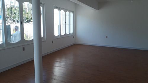 Imagem 2 de 14 de Casa Totalmente Reformada 1 Suite + 3 Quartos, Duas Garagens