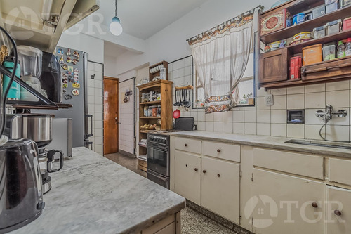 Semipiso En Venta En Recoleta, 3 Dormitorios Con Dependencia Y Balcon Corrido Al Frente