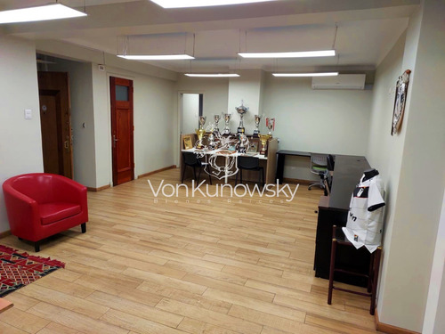 Arriendo Oficina En Excelente Ubicación, Metro Bellas Artes.