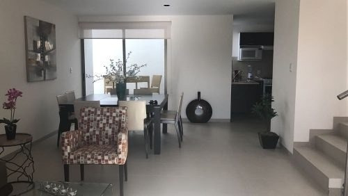 Casa En Venta Con 3 Recamaras, Estacionamiento Para 2 Autos.