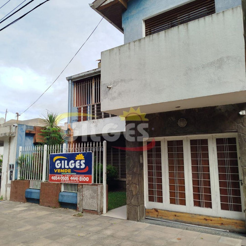 Venta De Casa 5 Amb. En Ramos Mejia Con Fdo. Con Quincho