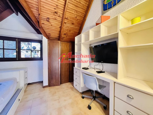 Cómoda Casa De 5 Dormitorios Y Piscina En Punta Del Este