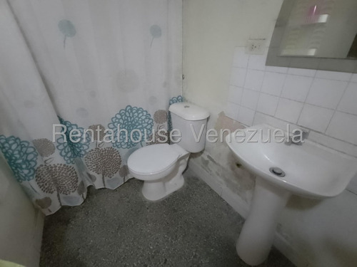 Jip 25-12065. Rent-a-house Vende Cómoda Y Espaciosa Casa De 164,71 Mts2 . Urb Los Samanes, Maracay