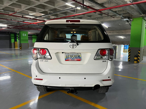 Imagen 3 de 11 de Toyota Fortuner Sr