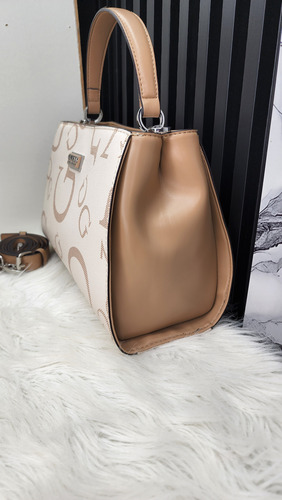 Bolsa Guess Cc961806 Nueva 100 % Original Con Etiqueta Beige Estampado Níquel Beige