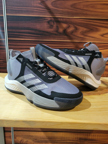 adidas Adizero Select.