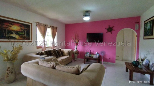Apartamento En Venta. Urb. La Estrella, Charallave.