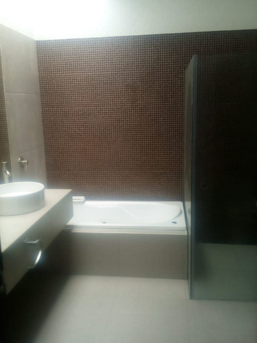Preciosa Residencia En Real De Juriquilla, Privada Con 5 Casas, Acabados Premium
