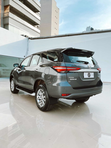 Imagen 13 de 18 de Toyota Sw4 Srx At 0km 2022