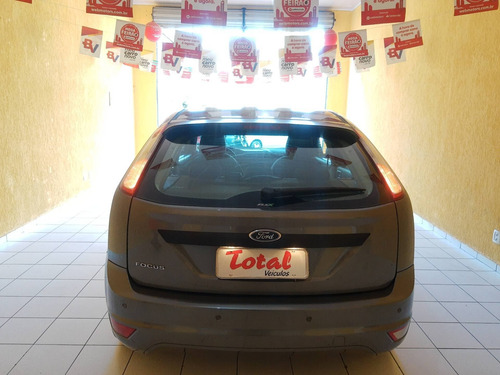 Imagem 12 de 15 de Ford Focus 1.6 8v Gasolina 4p Manual