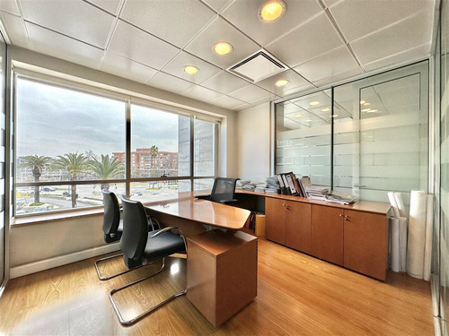 Portal La Dehesa / Oficinas / Tres Estacionamientos