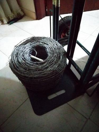 Rollo De Alambre De Púas De 500 Metros