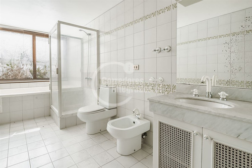 Casa En Venta De 6 Dorm. En Lo Barnechea
