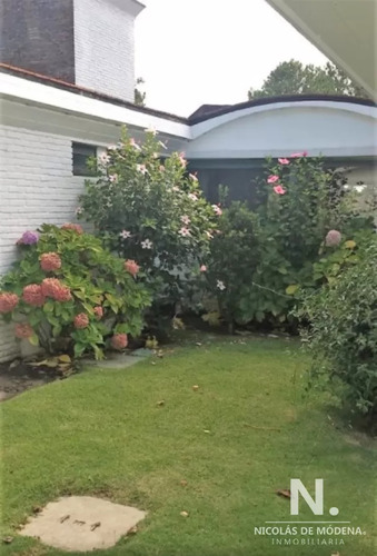 Venta De Casa 5 Dormitorios En El Golf