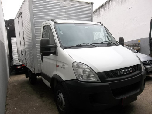 Imagem 3 de 10 de Iveco Daily 35s14, Ano 2018, Baú, Com Ar, 44.000 Km -