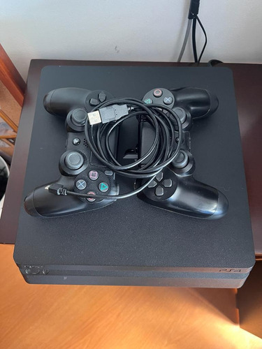 Play Station 4 Slim 