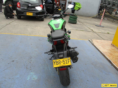 Moto Bajaj Dominar D 400