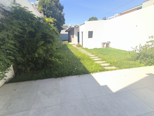 Venta Casa 3 Dormitorios, Amplio Jardín. 43 E/ 23 Y 24, La Plata