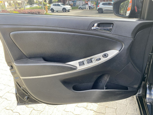 Hyundai Accent 1.6 Gl I25 2012