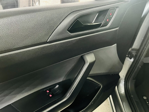 Volkswagen Polo 1.0 MPI MANUAL