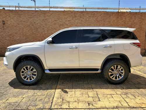 Imagen 3 de 18 de Toyota Fortuner Sr5 4x4
