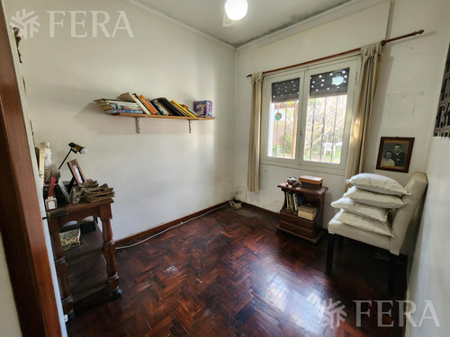 Venta De Casa De 3 Ambientes Con Cochera Y Quincho En Quilmes Oeste