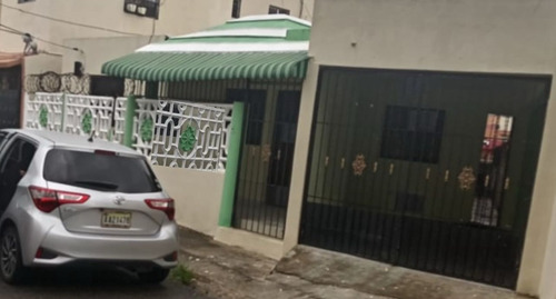 Clasica Y Coqueta Casa , En Zona De Charles De Gaulle , Cerca Del Bravo , Y Km 9 De Carretera Mella