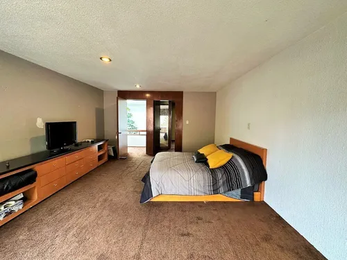Casa En Excelente Ubicación, Calle Tranquila Y Con Vista Arbolada