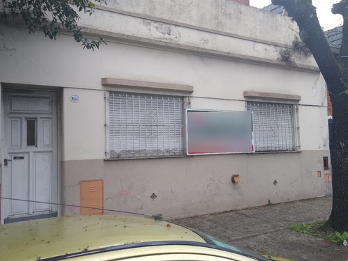 Casa A Refaccionar De 3 Ambientes Con Fondo Y Terraza