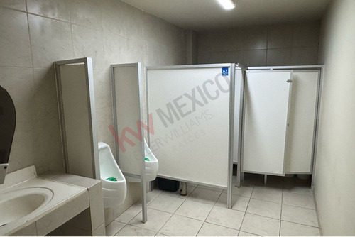 Terreno Con Edificio Comercial En Venta Ubicado En Centro Civico