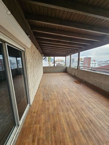 Penthouse De 3 Niveles En Bella Vista Sur