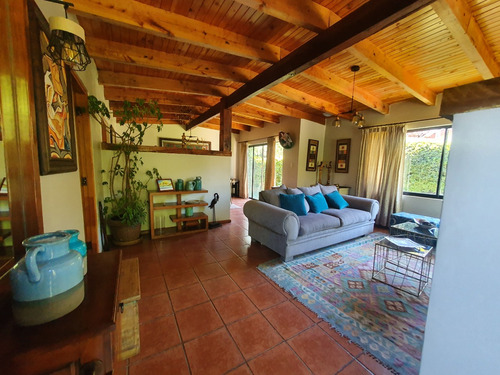 Casa En Tranquilo Pasaje Cerrado