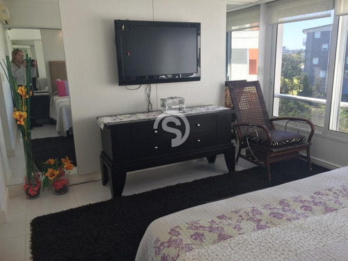 Penthouse En Playa Brava En Alquiler- Ref: 3262