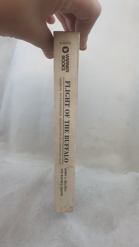 Livro Flight Of The Buffalo - James A. Belasco And Ralph C. Stayer - Editora Warner Books (Usado)