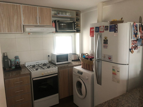 Imagen 1 de 19 de Excelente Departamento 2 Dormitorios Con Balcon Y Cochera