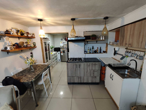 5 Dormitorios / 3 Baños (98369)