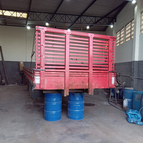 Carroceria Carga Seca 7,90 M 2013