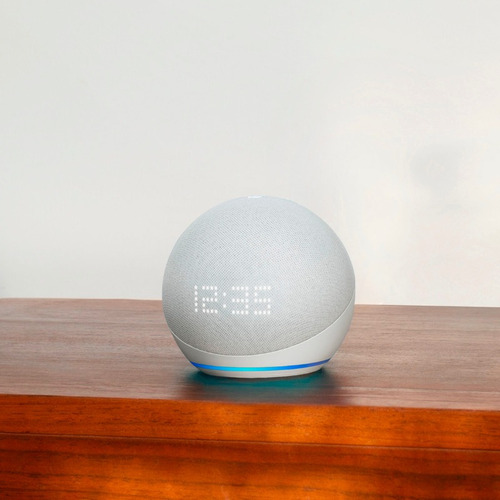 Amazon Echo Dot 5th Gen with clock con asistente virtual Alexa, pantalla integrada glacier white 110V/240V