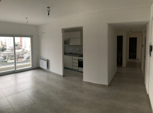 Imagen 5 de 14 de Hermoso Departamento En Venta De 3 Ambientes Con Cochera - Banfield
