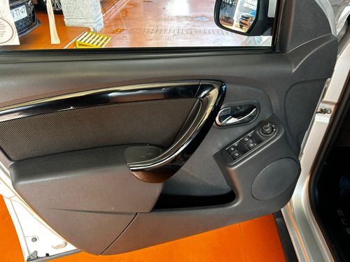 Renault Duster Zen 1.6l 5mt 4x2