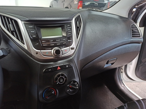 Imagem 10 de 15 de Hyundai Hb20 2014 1.0 Comfort Style Flex 5p